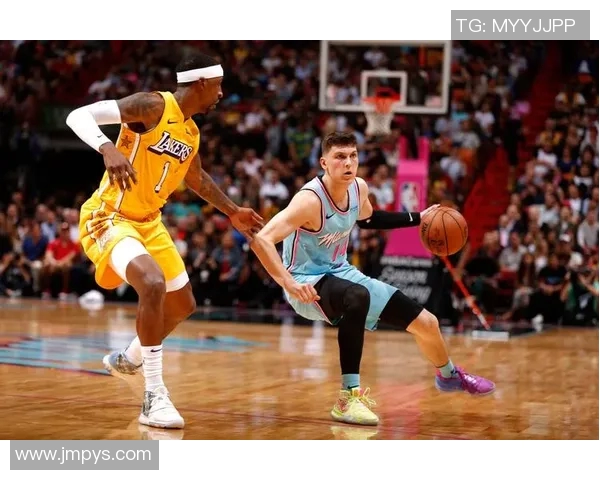 湖人对阵热火精彩全场回顾分析与赛后亮点总结